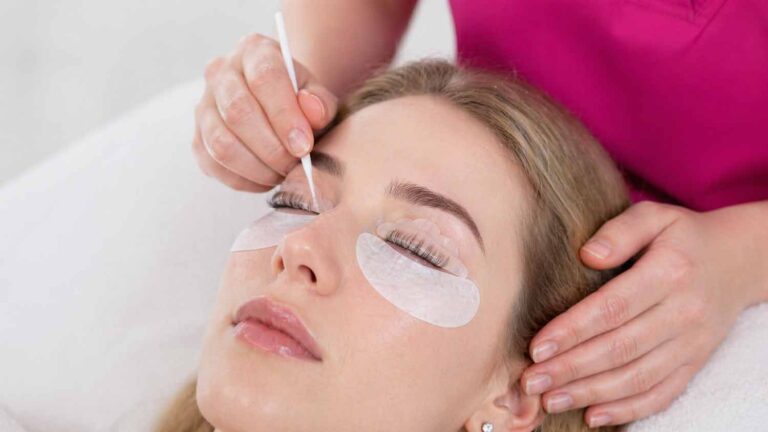 Discover the best lash lift service with our comprehensive guide, focusing on customer satisfaction, professional training, and quality products for stunning results. - Lynn Beauty Care